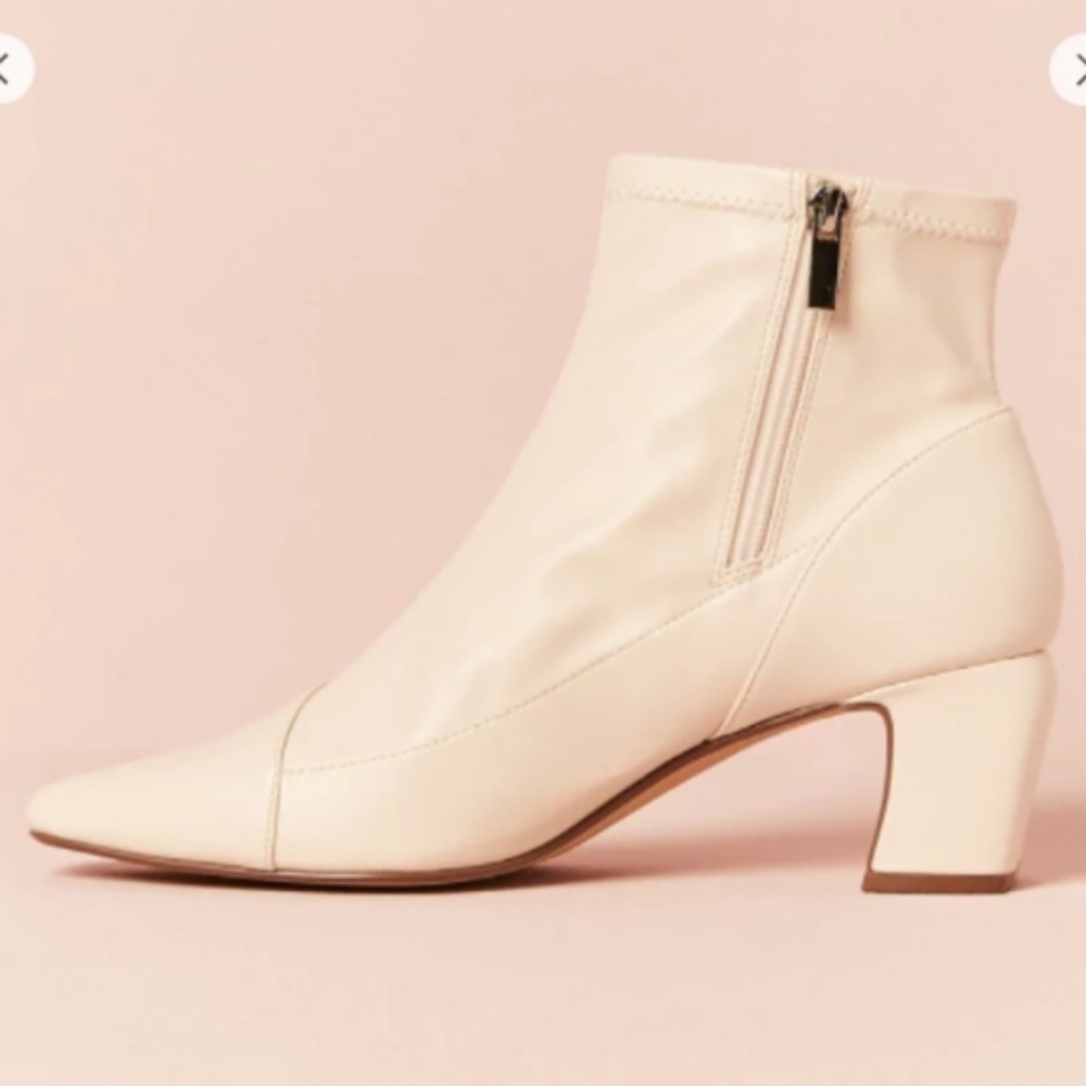 NWT Cute Ivory Faux Leather Ankle Boots, size 9 - Picture 1 of 7